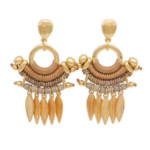 QUNDÍO beige and gold statement earrings